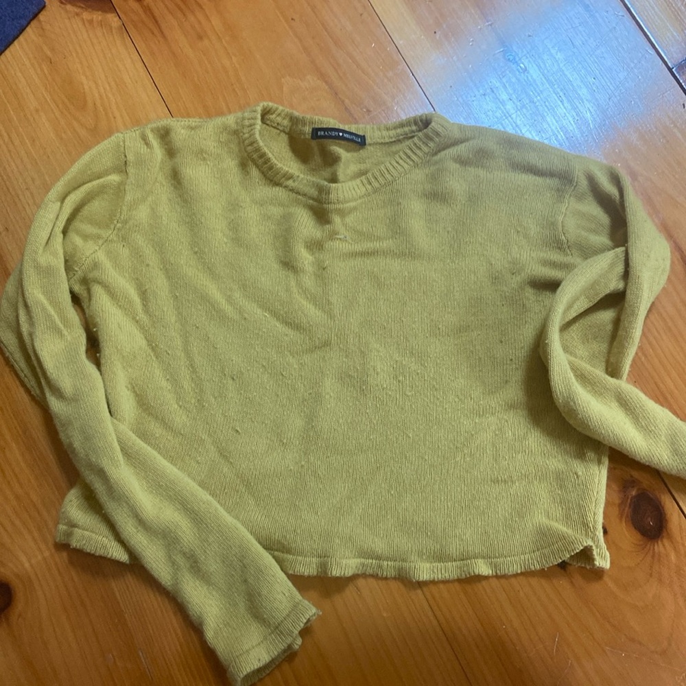 super cute mustard brandy sweater!💛